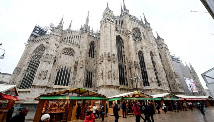 Milano inaugura il Mercatino di Natale in Duomo 2025: 78 baite, artigianato, tipicità e solidarietà
