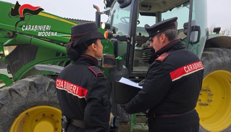Modena, banda specializzata nei furti di trattori: quattro arresti. Recuperati 28 mezzi e refurtiva per 2,5 milioni