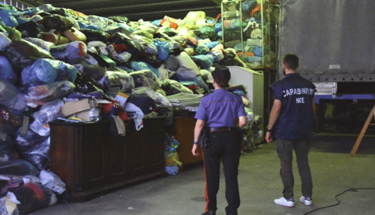 Traffico illecito di rifiuti tessili: sequestrati oltre 40 cassonetti abusivi in provincia di Udine