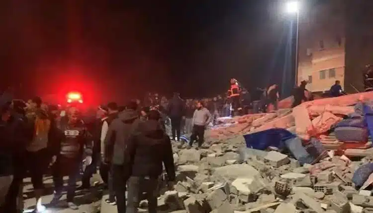 Marocco, crollo di due edifici a Fes: almeno 19 morti e 16 feriti, soccorsi ancora in azione.