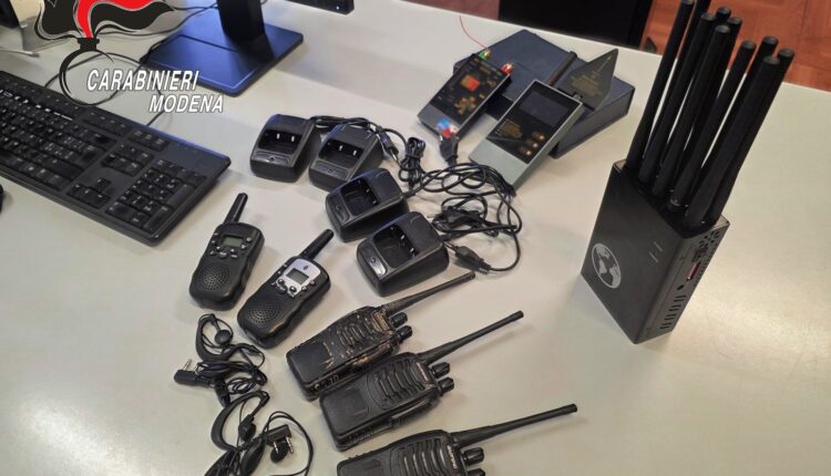 Modena, banda specializzata nei furti di trattori: quattro arresti. Recuperati 28 mezzi e refurtiva per 2,5 milioni