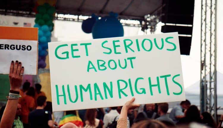 Diritti umani nel tempo delle regressioni globali: un 10 dicembre carico di ombre e responsabilità.