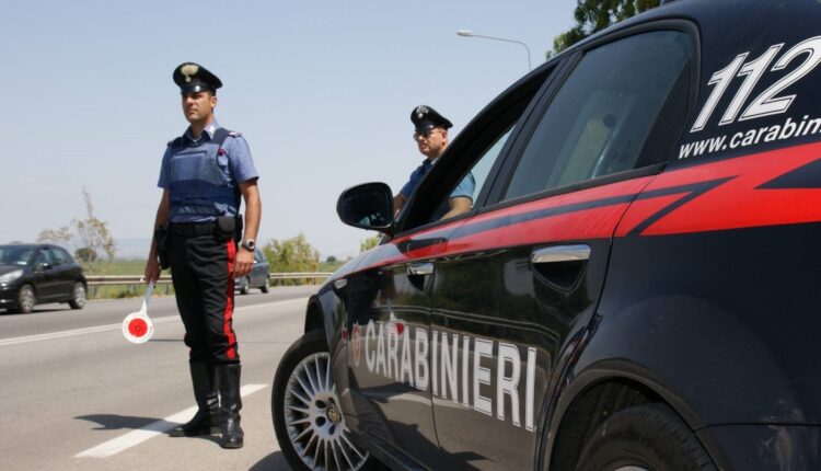 Monte San Giusto, lite familiare degenera: 31enne minaccia e colpisce la compagna e la suocera con un coltello
