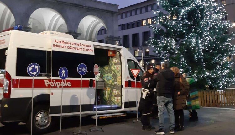 Livorno: incontri di educazione stradale in piazza della Polizia Locale.