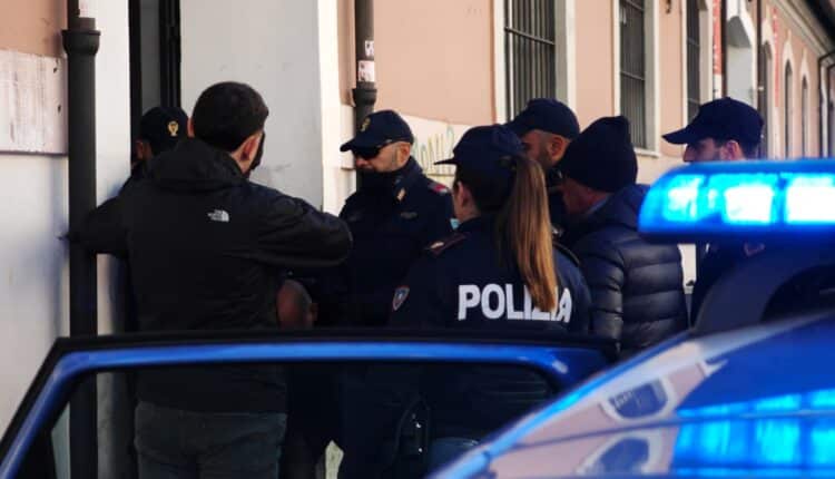 Violenza domestica a Roma: arrestato un uomo per maltrattamenti, lesioni e violenza sessuale