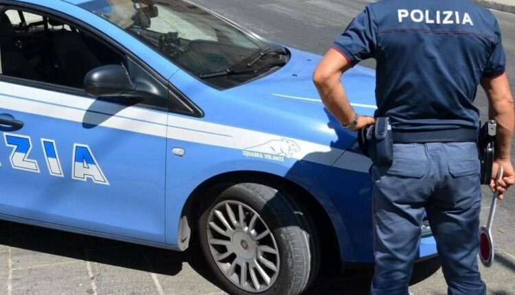 Genova, arrestato 30enne a Borzoli: gli agenti gli notificano una misura cautelare e scoprono in casa una bici elettrica rubata