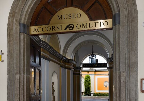 Torino, la nuova mostra sullo Spazialismo illumina la Fondazione Accorsi-Ometto: un viaggio da Fontana a Crippa nel cuore dell’arte del Novecento