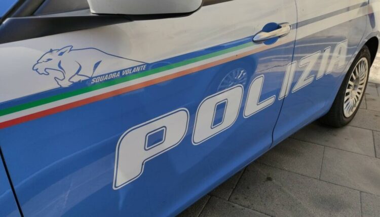 Maxi controlli della Polizia di Stato a Isola di Capo Rizzuto: oltre 500 persone identificate