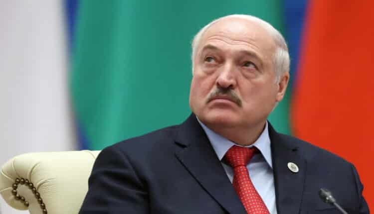 Bielorussia, Lukashenko libera 123 prigionieri: tra loro il Nobel Bialiatski e la leader dell’opposizione Kolesnikova.