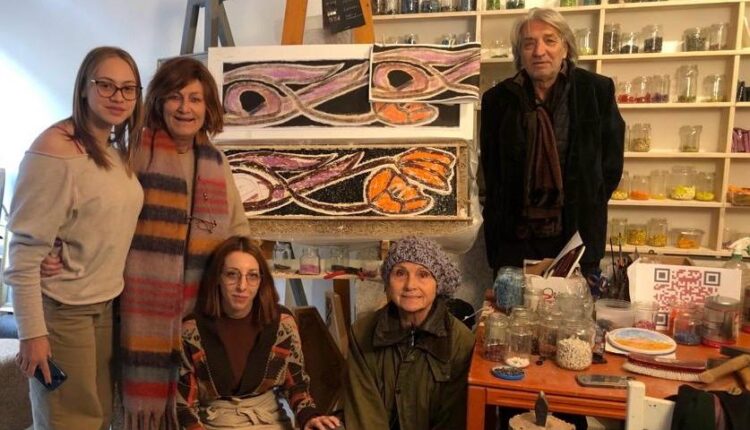 “Tulipani per Andy Warhol”: il mosaico ravennate che ora illumina la tomba del padre della Pop Art a Pittsburgh