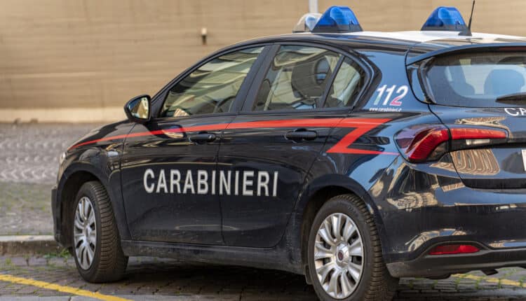 Femminicidio a Monte Roberto: donna trovata morta in casa, il marito è ricercato.