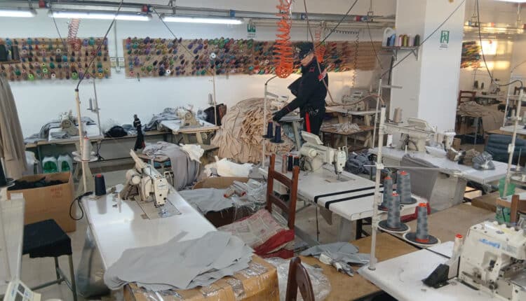 San Gennaro Vesuviano: operai stipati in palazzina-opificio abusiva, 11 denunce.