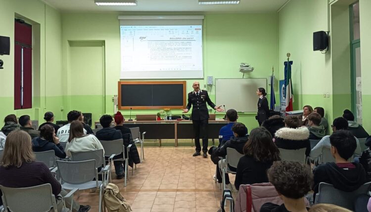 Mantova: Carabinieri incontrano studenti del Pitentino sulla legalità.