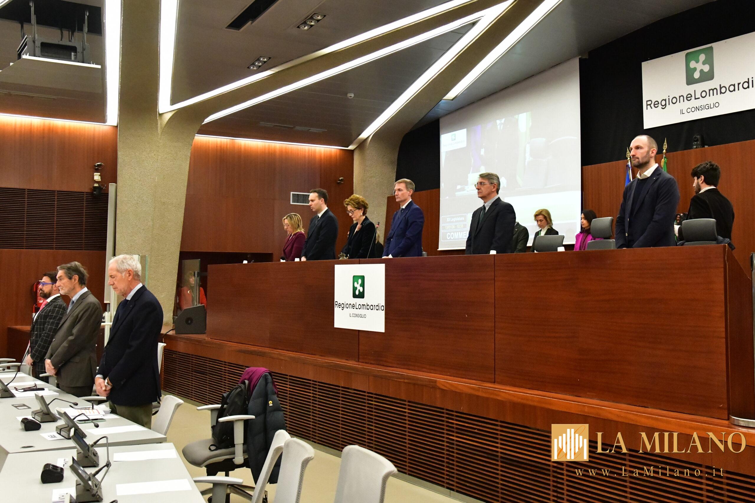 Un momento della commemorazione in Aula del Consiglio regionale della Lombardia per la tragedia di Crans Montana