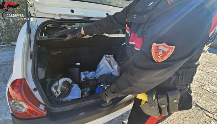 Controlli notturni dei Carabinieri sulla SS 585 a Lagonegro