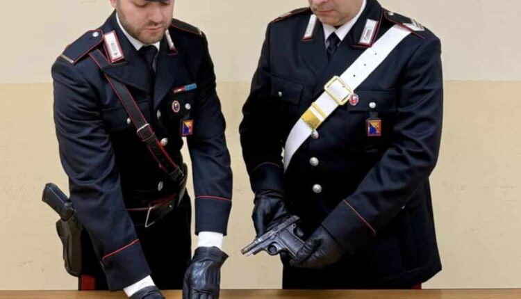 Maltratta la moglie a gela: arrestato 46enne pregiudicato. Sequestrata una pistola clandestina