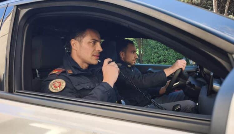 Anziana salvata dal monossido di carbonio: la Polizia sfonda la porta e evita la tragedia a San Donato