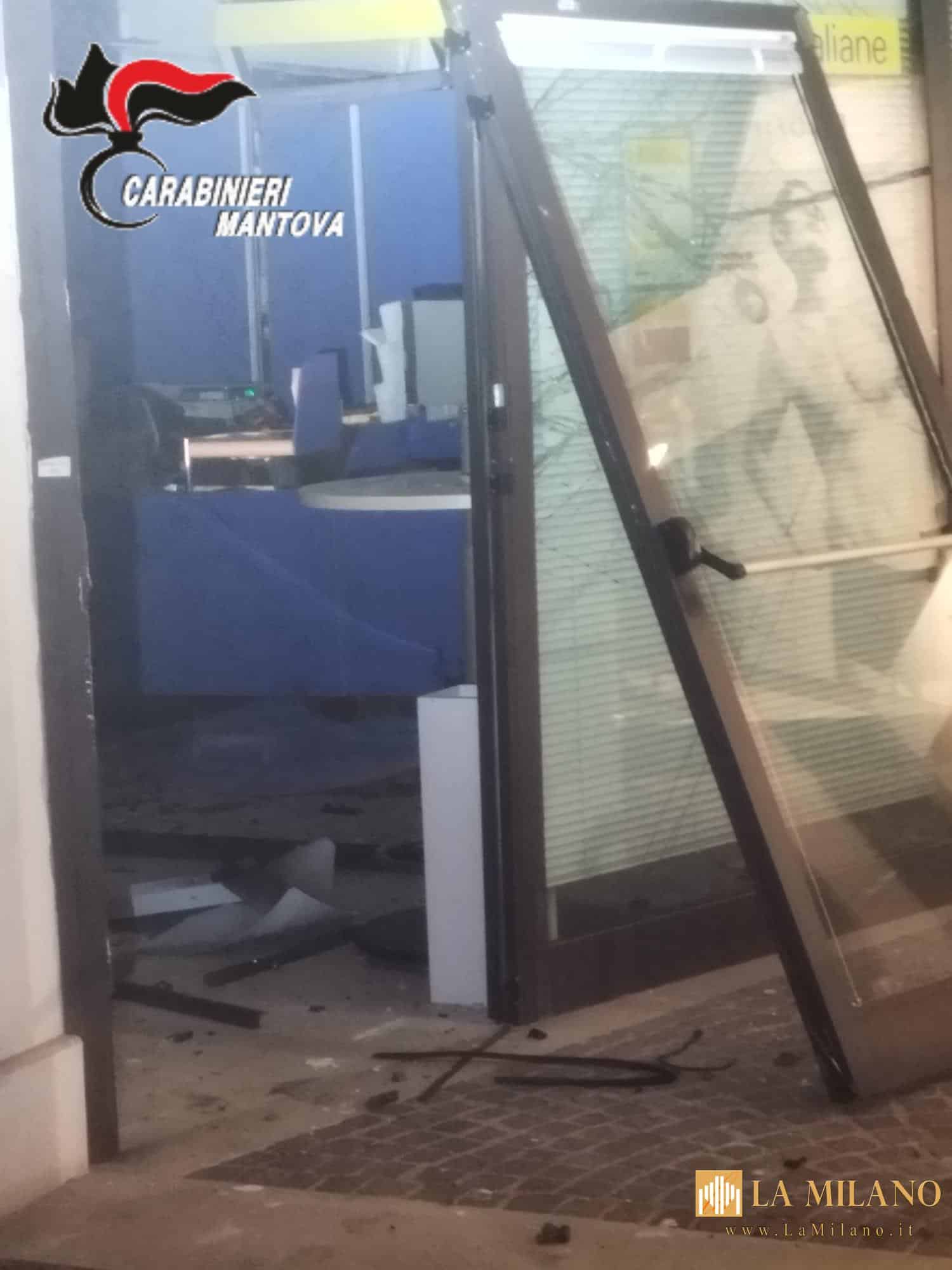 Bancomat dell’ufficio postale di Ceresara danneggiato dall’esplosione notturna con intervento dei Carabinieri