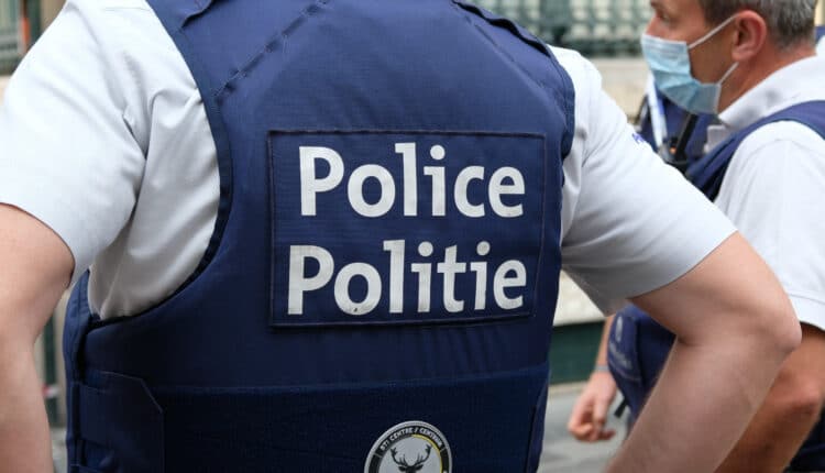 Polizia e soccorsi sul luogo dell’attacco con coltello alla manifestazione curda ad Anversa