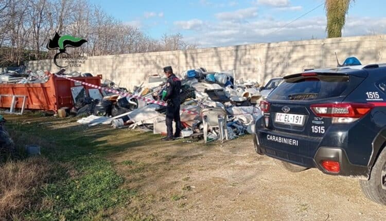 Area sequestrata a Lequile con cumuli di rifiuti speciali individuati dai Carabinieri Forestali tramite riprese con drone