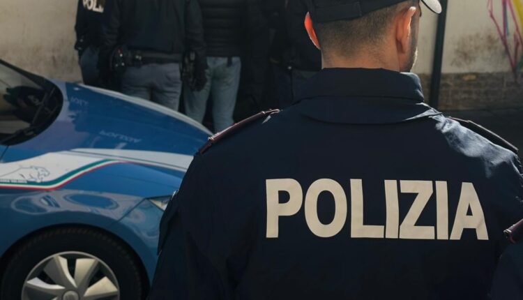 Controlli della Polizia di Stato nei parcheggi di Castel Romano