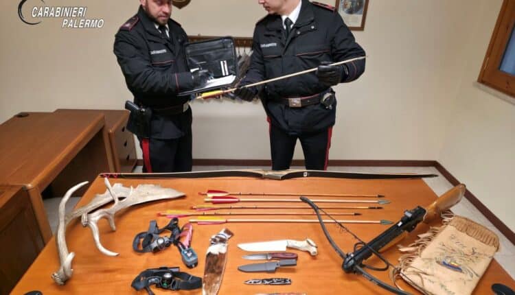 Archi, balestre e trofei di daino: scoperti bracconieri nel parco delle Madonie