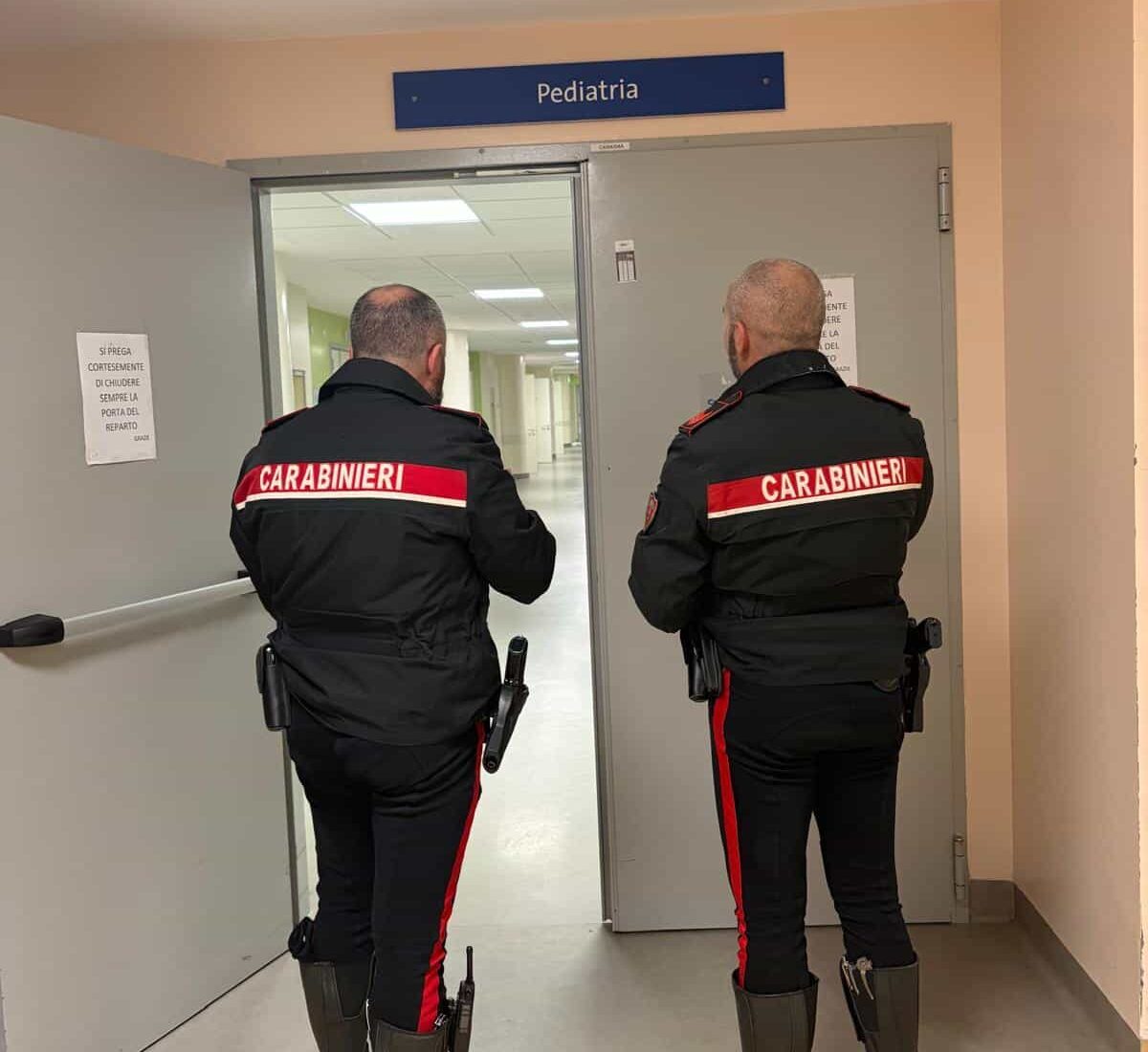 Carabinieri del Nucleo Radiomobile intervenuti a Catania per salvare una neonata di cinque mesi