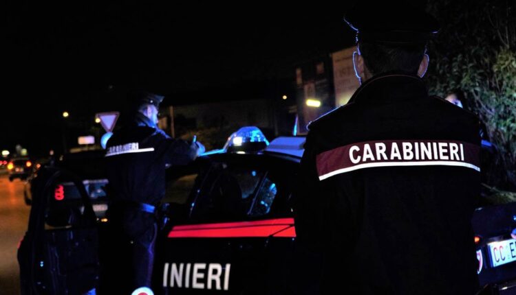 Cellole, rocambolesco inseguimento nel centro cittadino: 32enne arrestato dai carabinieri per spaccio di droga