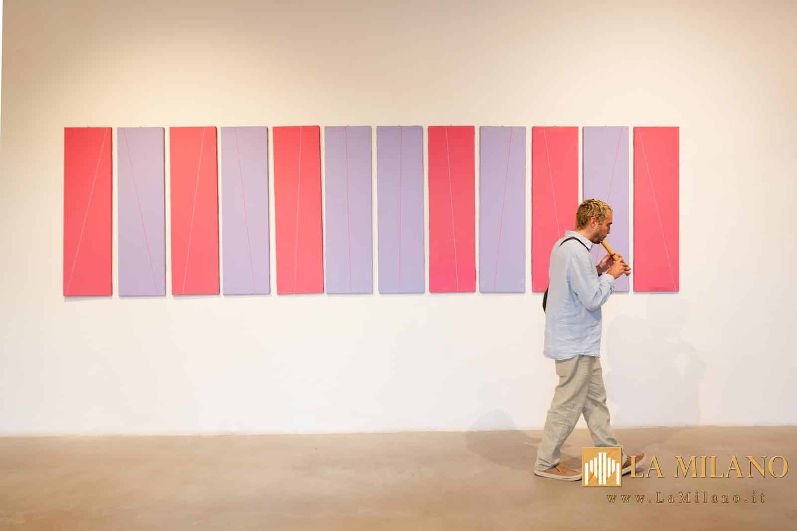 Performance di arte sonora nelle sale del Museo del Novecento e del Contemporaneo di Palazzo Fabroni a Pistoia durante la rassegna FABRONI SOUND ROOMS