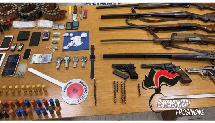 Sequestro di armi e droga a Frosinone da parte dei Carabinieri