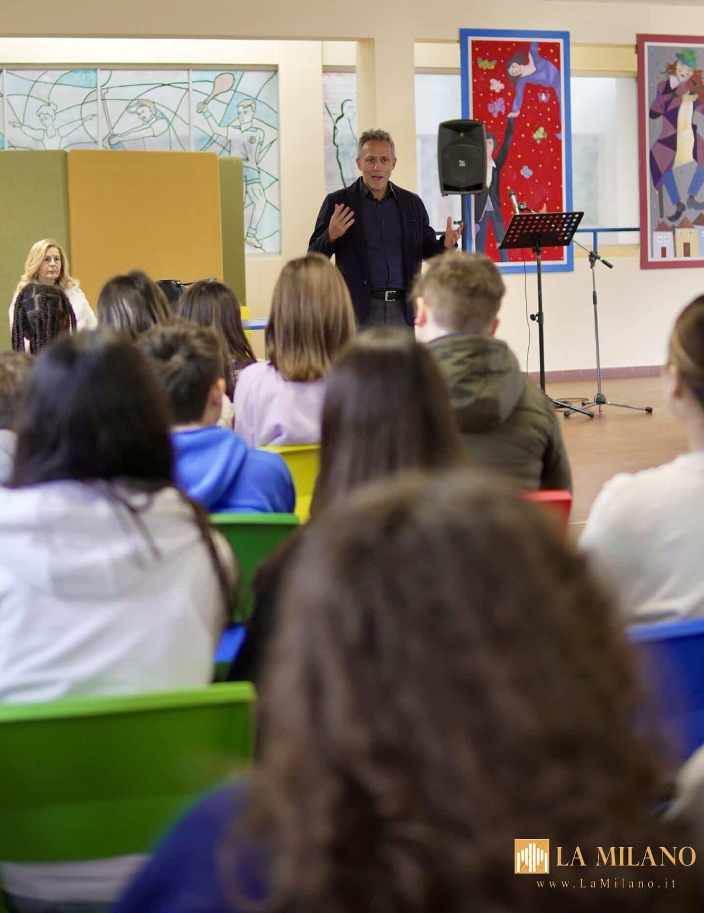 Taglio del nastro alla scuola media Anna Frank di Cremona dopo i lavori di adeguamento sismico finanziati dal PNRR