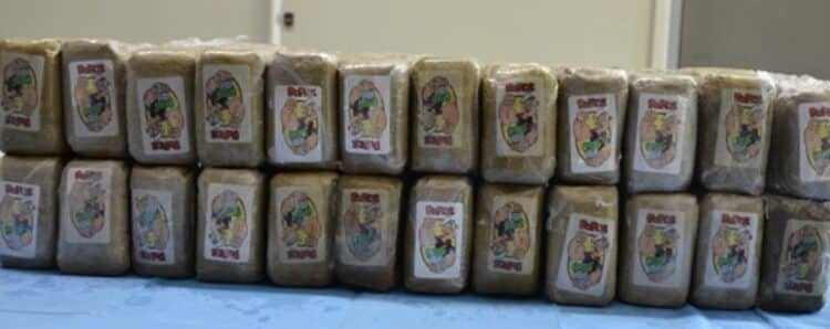 Panetti di hashish sequestrati dalla Polizia di Stato sulla spiaggia di Nubia, in provincia di Trapani