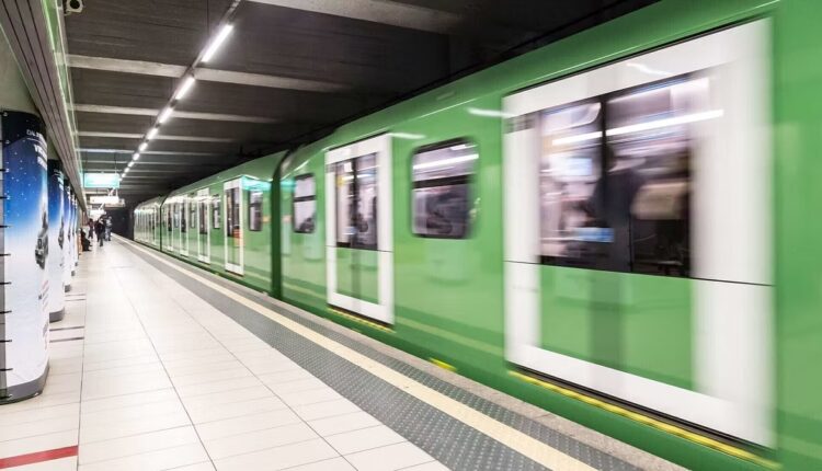 Carabinieri a Milano dopo l’aggressione in metropolitana e la fuga armata su un autobus