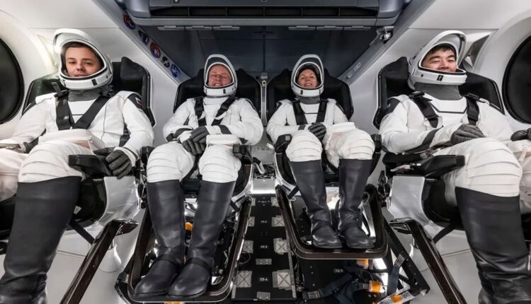 Nasa, rientro anticipato dalla Iss: Crew-11 torna sulla Terra per un problema medico a bordo