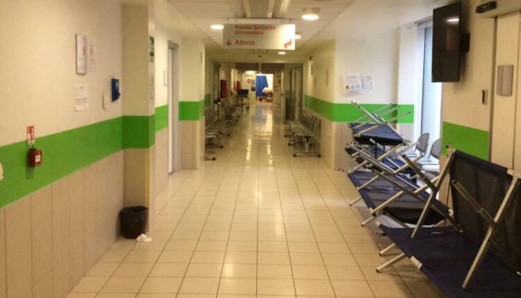 Carabinieri del Radiomobile intervengono al Pronto Soccorso dell’Ospedale di Piacenza dopo le escandescenze di un uomo senza fissa dimora
