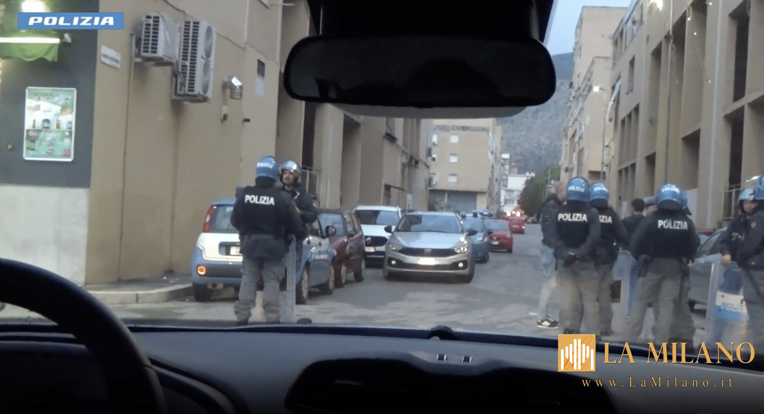 Blitz della Polizia di Stato allo Zen: sequestrate quattro pistole e oltre 1.500 munizioni