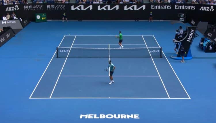 Australian Open: Musetti si ritira a un set dalla semifinale, Sinner batte Shelton e continua il percorso