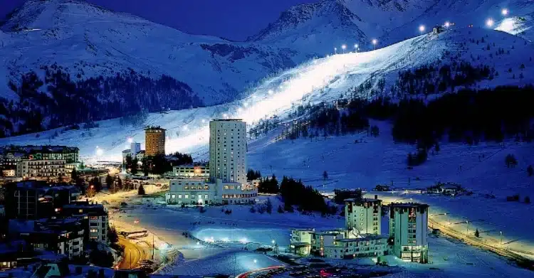 Controlli della Polizia in una discoteca di Sestriere