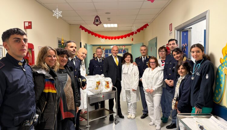 “Sorriso Therapy in corsia” la Polizia di Stato porta gioia ai piccoli pazienti del San Camillo Forlanini
