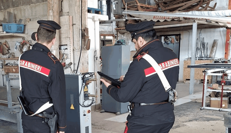 Discarica abusiva con rifiuti plastici e ferrosi sequestrata dai Carabinieri nella Terra dei Fuochi