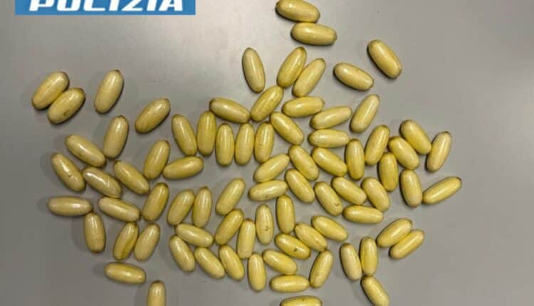 Torino, fermato a Barriera Milano con un trolley pieno di cocaina: arrestato 22enne.