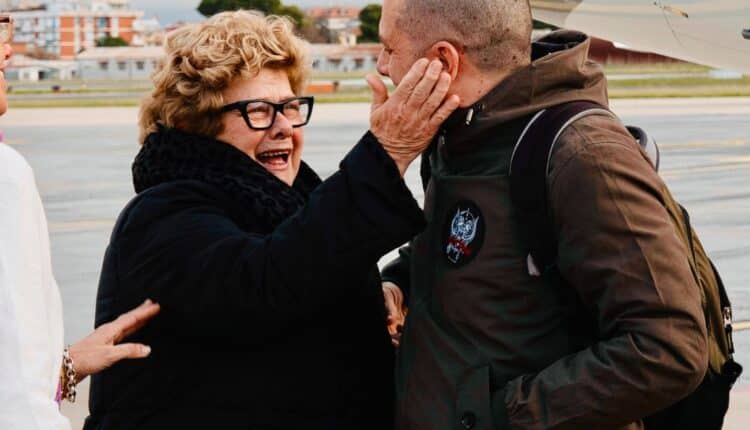 Alberto Trentini e Mario Burlò accolti a Ciampino da Giorgia Meloni e Antonio Tajani dopo la liberazione dal Venezuela