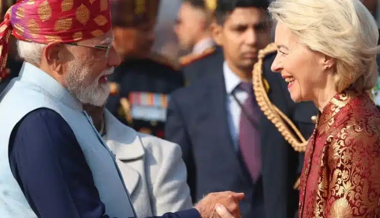 Ursula von der Leyen e Narendra Modi alla firma dell’accordo di libero scambio Ue-India a Nuova Delhi