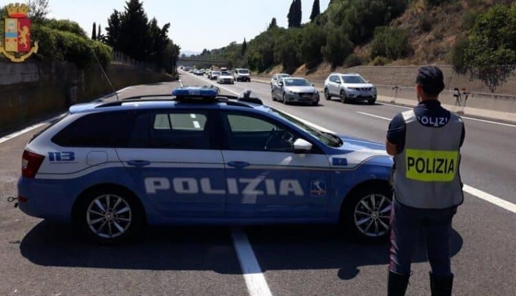 Viaggiava in autostrada con oltre 3 chili di hashish: arrestato dalla Polizia di Stato