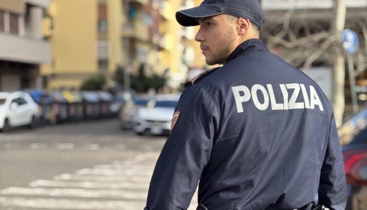 Agenti della Polizia di Stato intervengono nella metropolitana di Roma dopo un caso di violenza sessuale