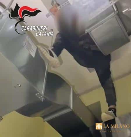 Acireale, spara contro la cassa acustica che lo infastidisce: 59enne arrestato dai carabinieri, sequestrate armi e munizioni